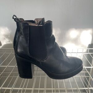 Women's Black Leather Block Heel Chelsea Boot